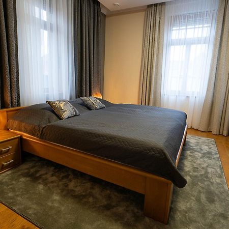 Executive 2-Bdrm Central Suite Usti nad Labem Exterior foto