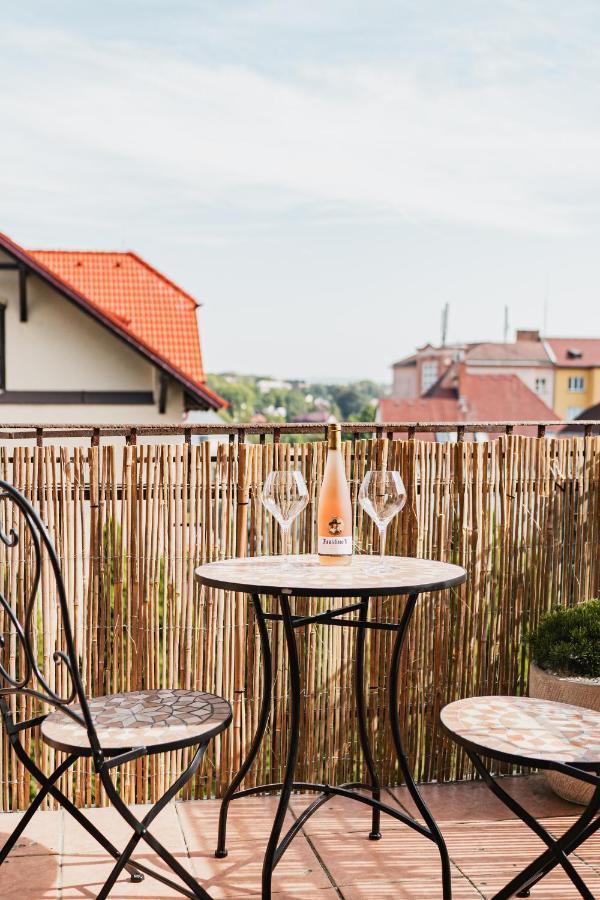 Executive 2-Bdrm Central Suite Usti nad Labem Exterior foto