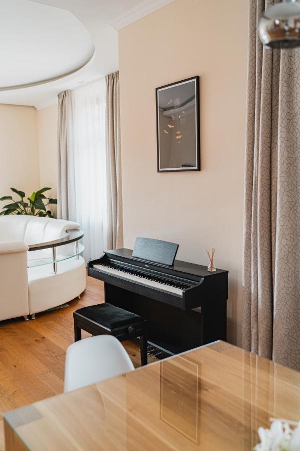 Executive 2-Bdrm Central Suite Usti nad Labem Exterior foto