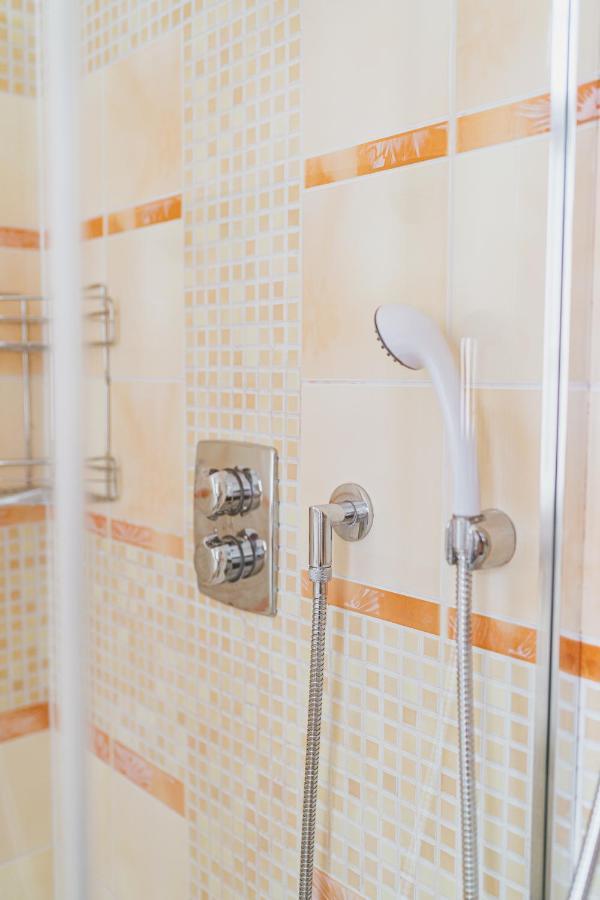 Executive 2-Bdrm Central Suite Usti nad Labem Exterior foto