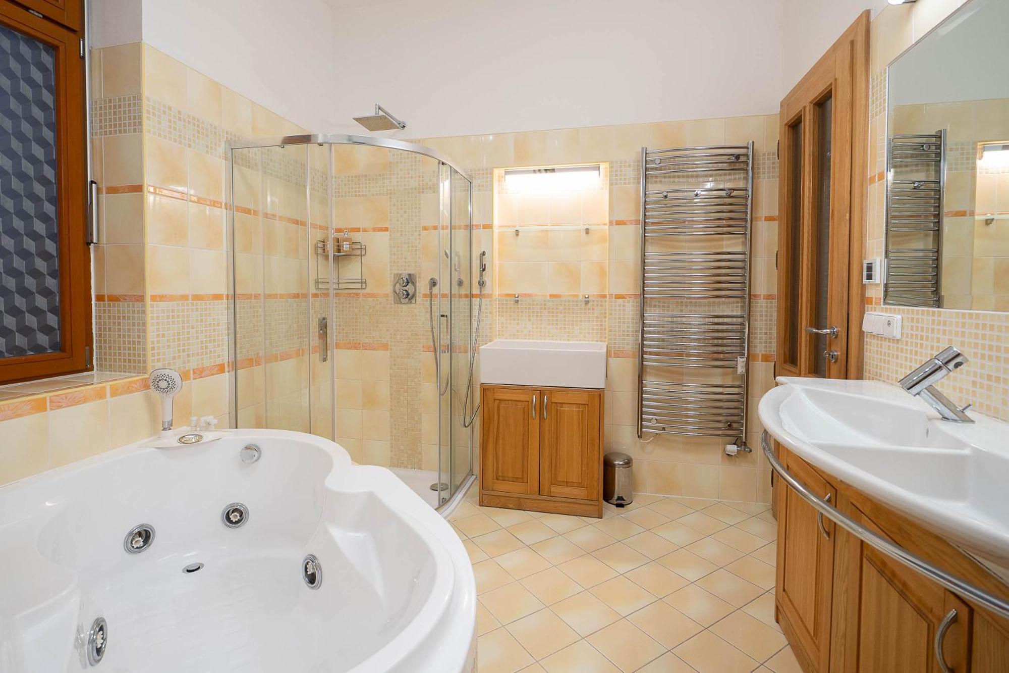 Executive 2-Bdrm Central Suite Usti nad Labem Exterior foto