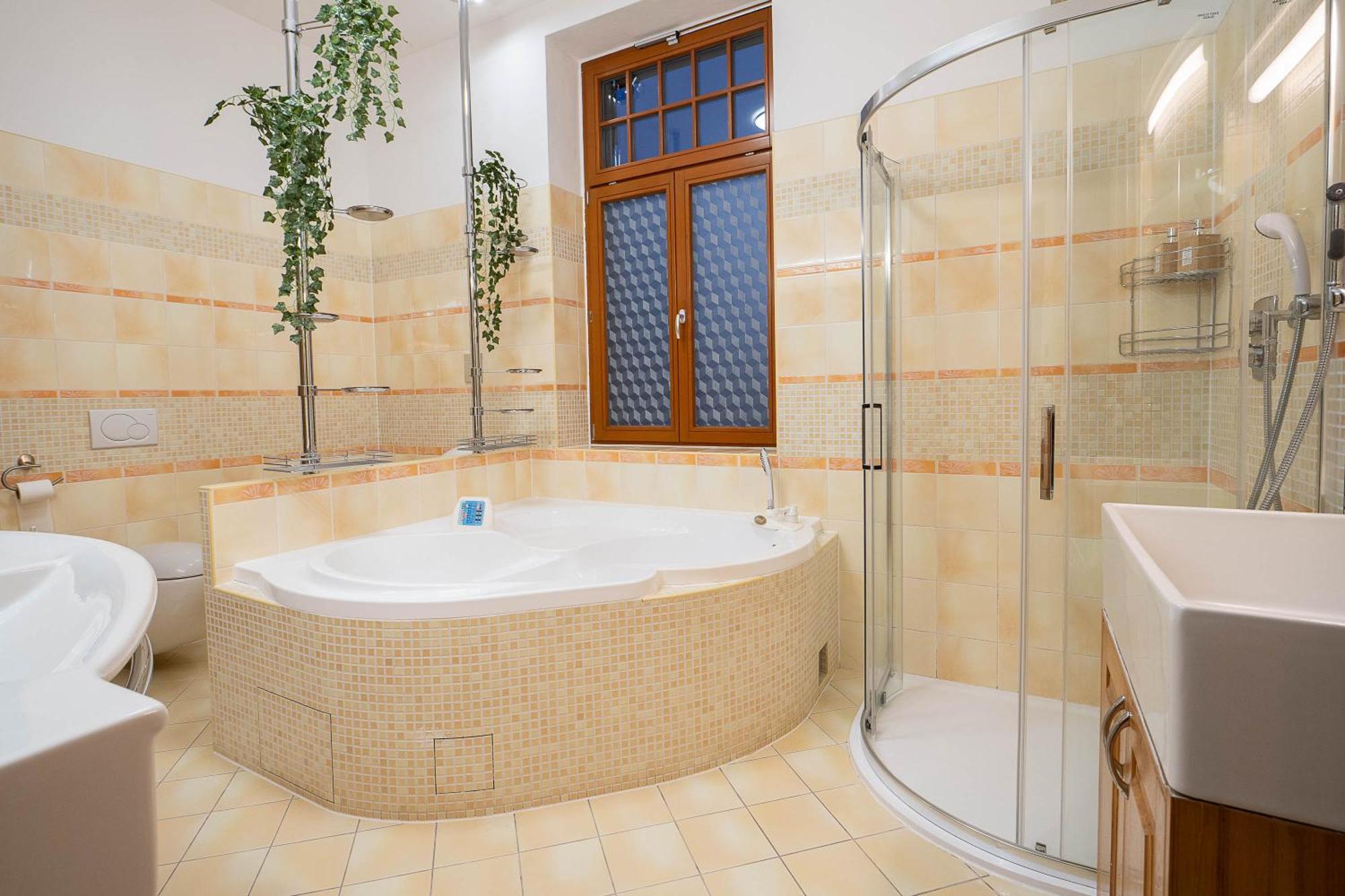 Executive 2-Bdrm Central Suite Usti nad Labem Exterior foto