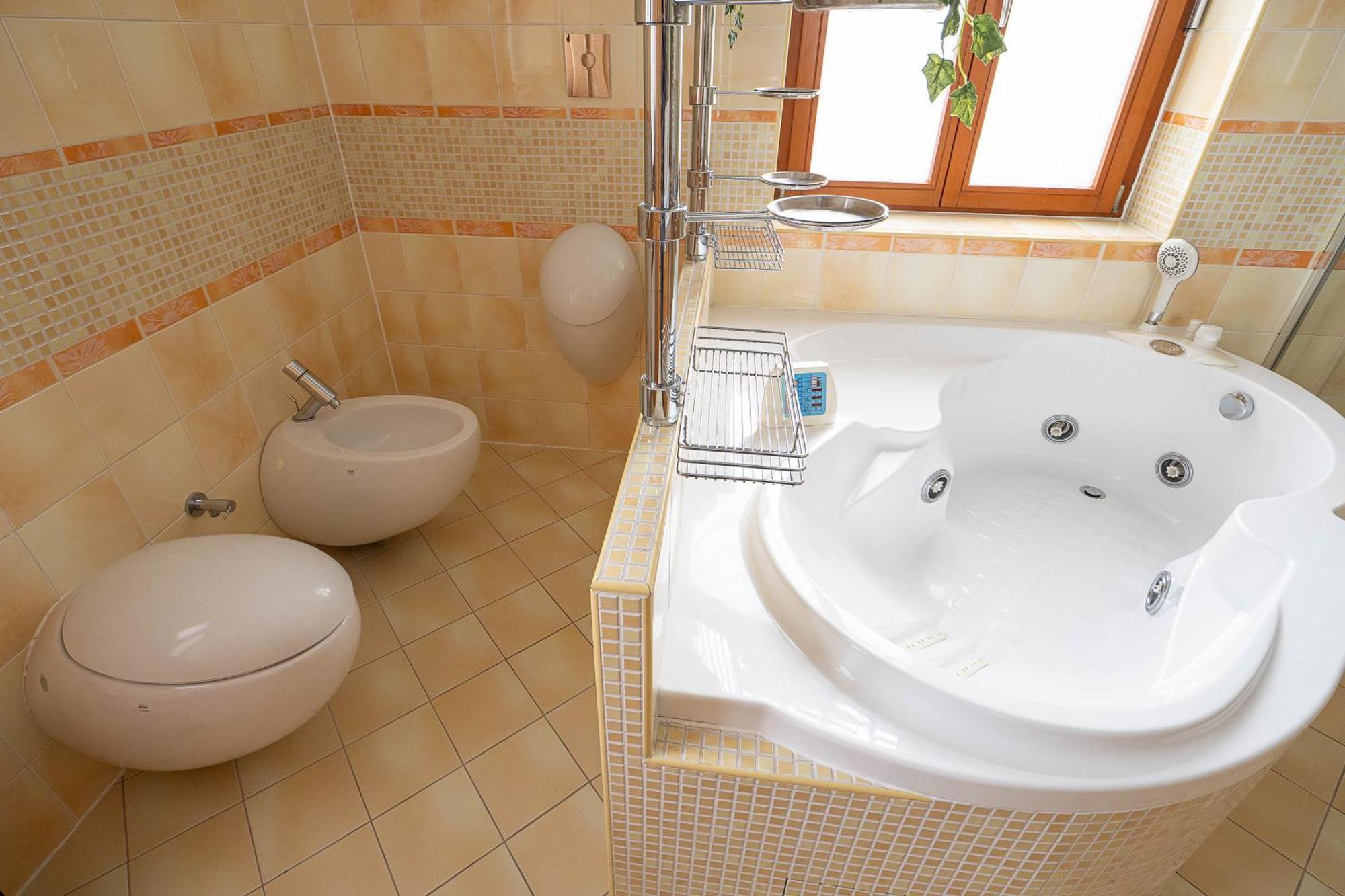 Executive 2-Bdrm Central Suite Usti nad Labem Exterior foto